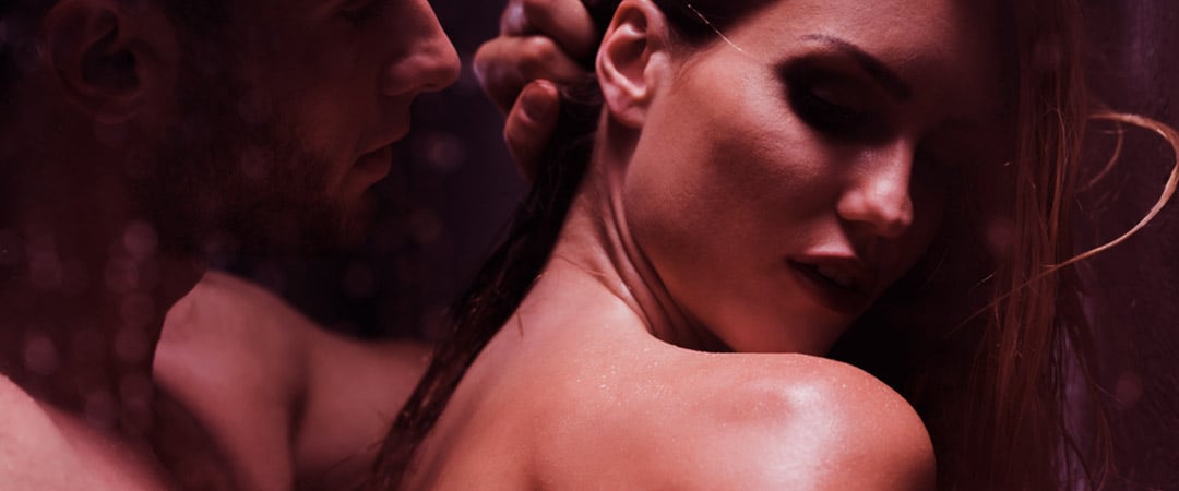 HOMBRE-SEDUCE-AL-OIDO-A-MUJER-PLACER-SEXUAL-CONDONES-M-CONSEJOS-MEJORAR-SEXO